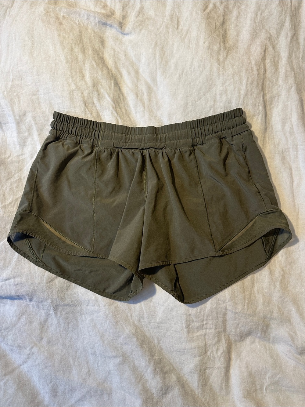 Lululemon Hotty hot low rise 4" short